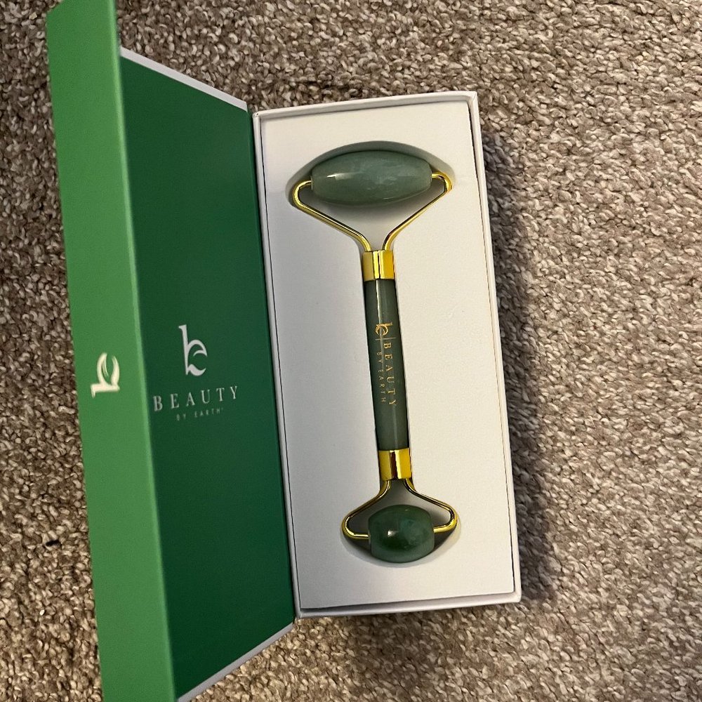 Jade Roller for Face (In Box)